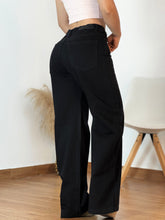 Cargar imagen en el visor de la galería, JEANS MUJER PALAZZO NEGRO PIEDRAS REF 1258
